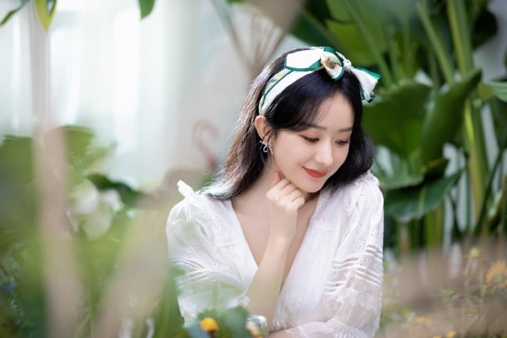 Thời gian gần đây, Triệu Lệ Dĩnh chuyển sang dùng loại kem chống nắng tích hợp thêm các thành phần chăm sóc, nuôi dưỡng da.