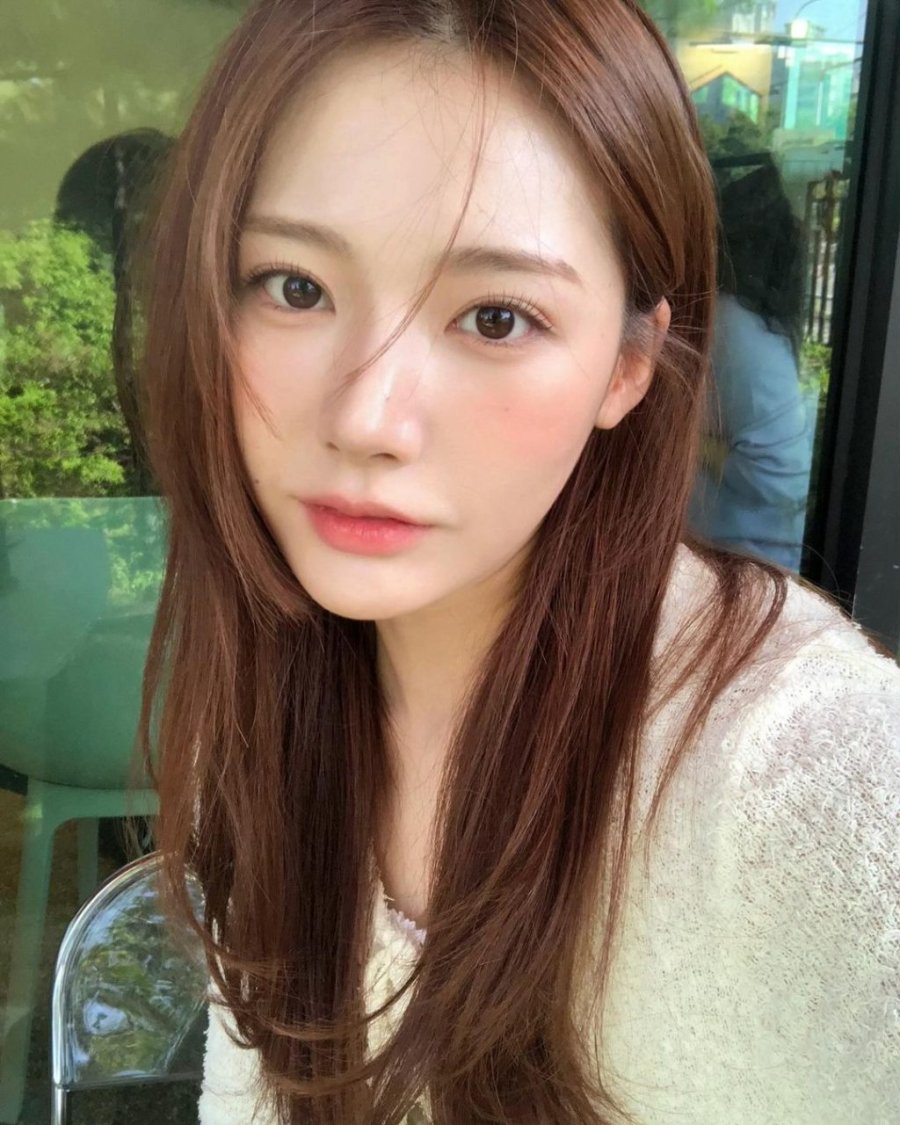 Đây cũng là màu nhuộm không cần tẩy phổ biến nhất, giúp gương mặt bừng sáng một cách tự nhiên.