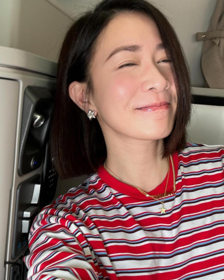 Dù đã gần 50 nhưng mỹ nhân vẫn giữ được ngoại hình trẻ trung hơn hẳn tuổi thật nhờ chăm chỉ dưỡng da và duy trì lối sống lành mạnh.