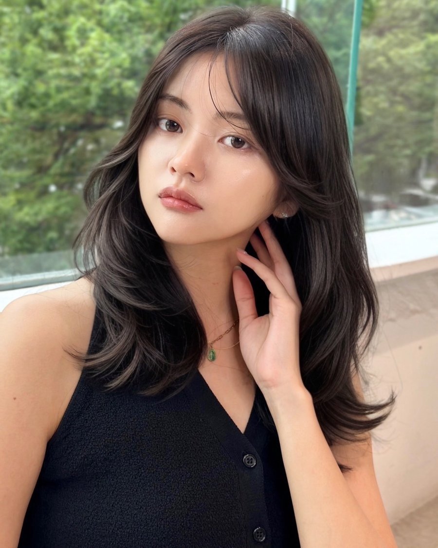 Style tóc này có nét hiện đại, thời thượng nhưng vẫn đầy nữ tính và bay bổng.