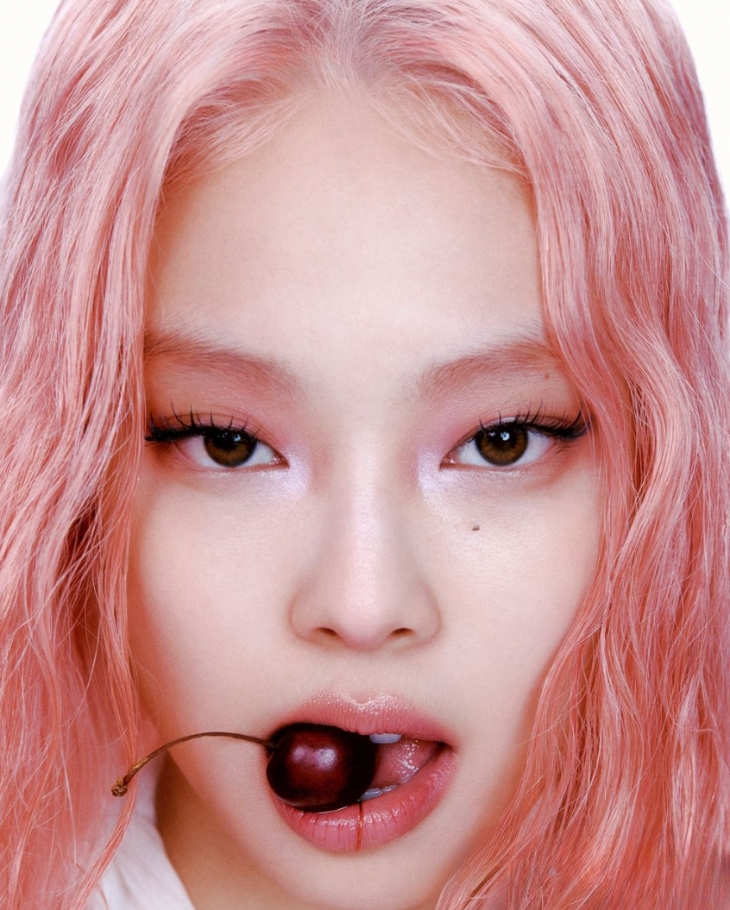 tone - Jennie Kim với makeup look tông hồng cherry