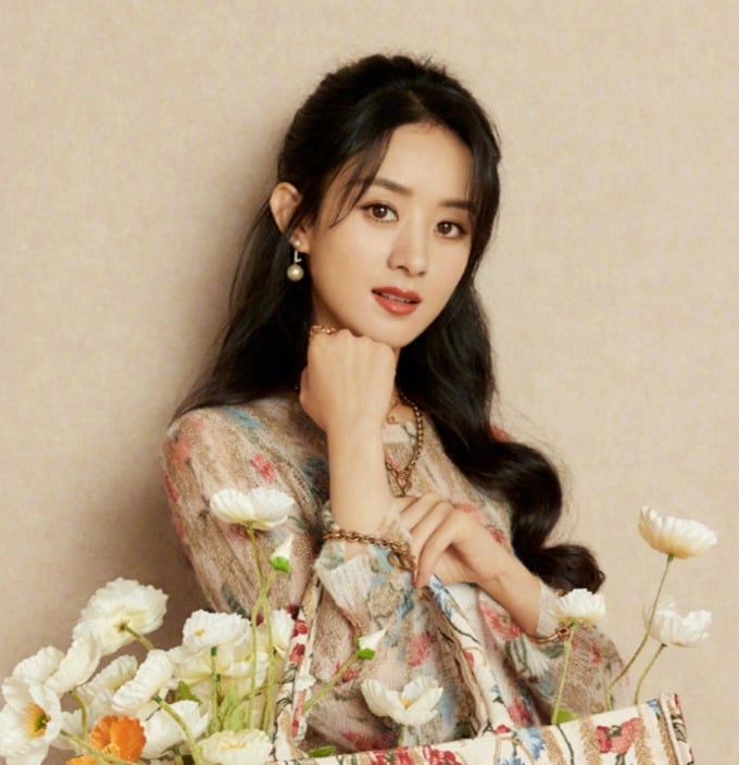 Để giảm tình trạng tích trữ nước dư thừa trong cơ thể, Triệu Lệ Dĩnh thường uống cà phê đen sau khi tập luyện. C