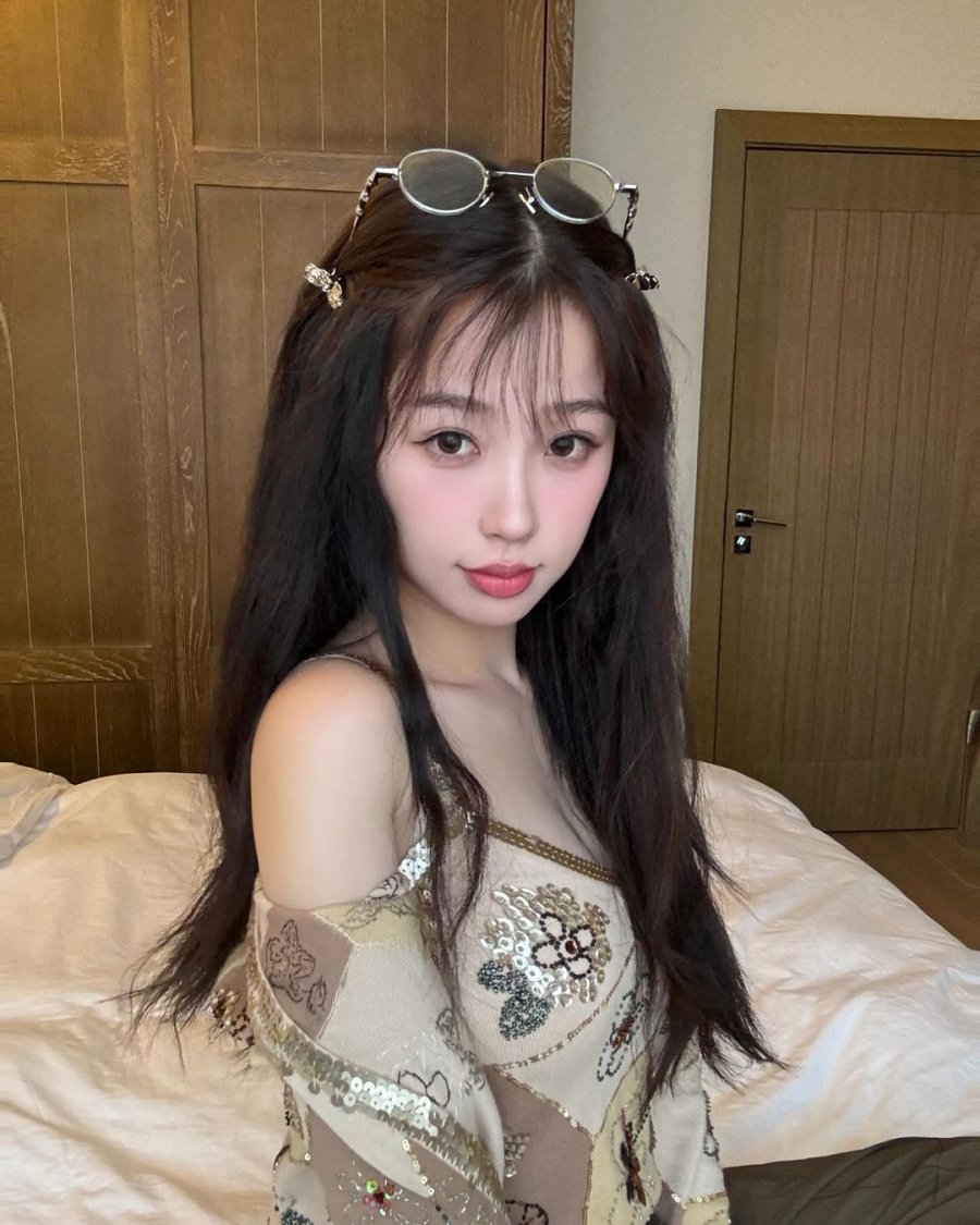Nàng tiểu hoa đán thường bắt đầu bằng nước hoa hồng để làm sạch sâu và cân bằng độ pH cho da.