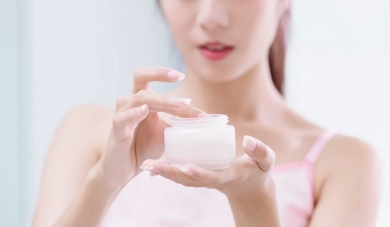 Đây là một trong những thành phần chống lão hóa tốt nhất, giúp cấp nước cho da, làm dịu da khô và nếp nhăn.