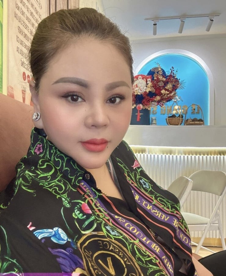 Hiện tại cô đã bước sang tuổi 52, ngoại hình của nữ diễn viên cũng được đánh giá là có phần trẻ trung hơn những mỹ nhân cùng tuổi.