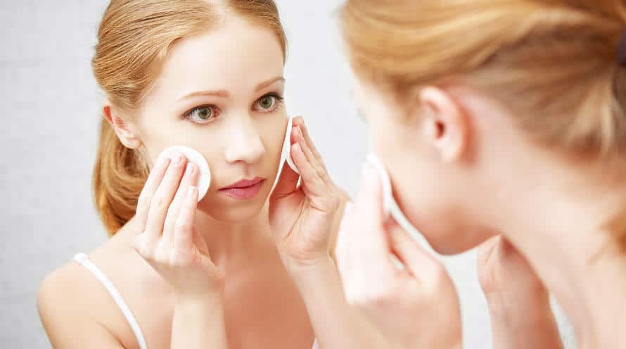 Có nhiều sai lầm phổ biến khi tẩy trang, làm làn da phái đẹp xuống cấp