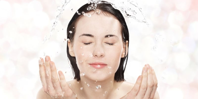 Bọt mịn sẽ giúp làm sạch da một cách nhẹ nhàng, giảm thiểu ma sát và tổn thương cho da.