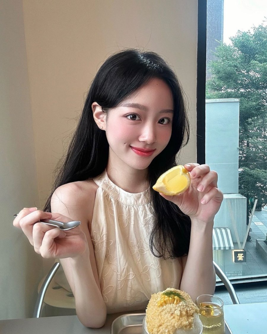 Cà phê tẩy da chết, loại bỏ lớp da sần sùi, đồng thời kích thích tuần hoàn máu, mang lại làn da hồng hào, tươi trẻ hơn.