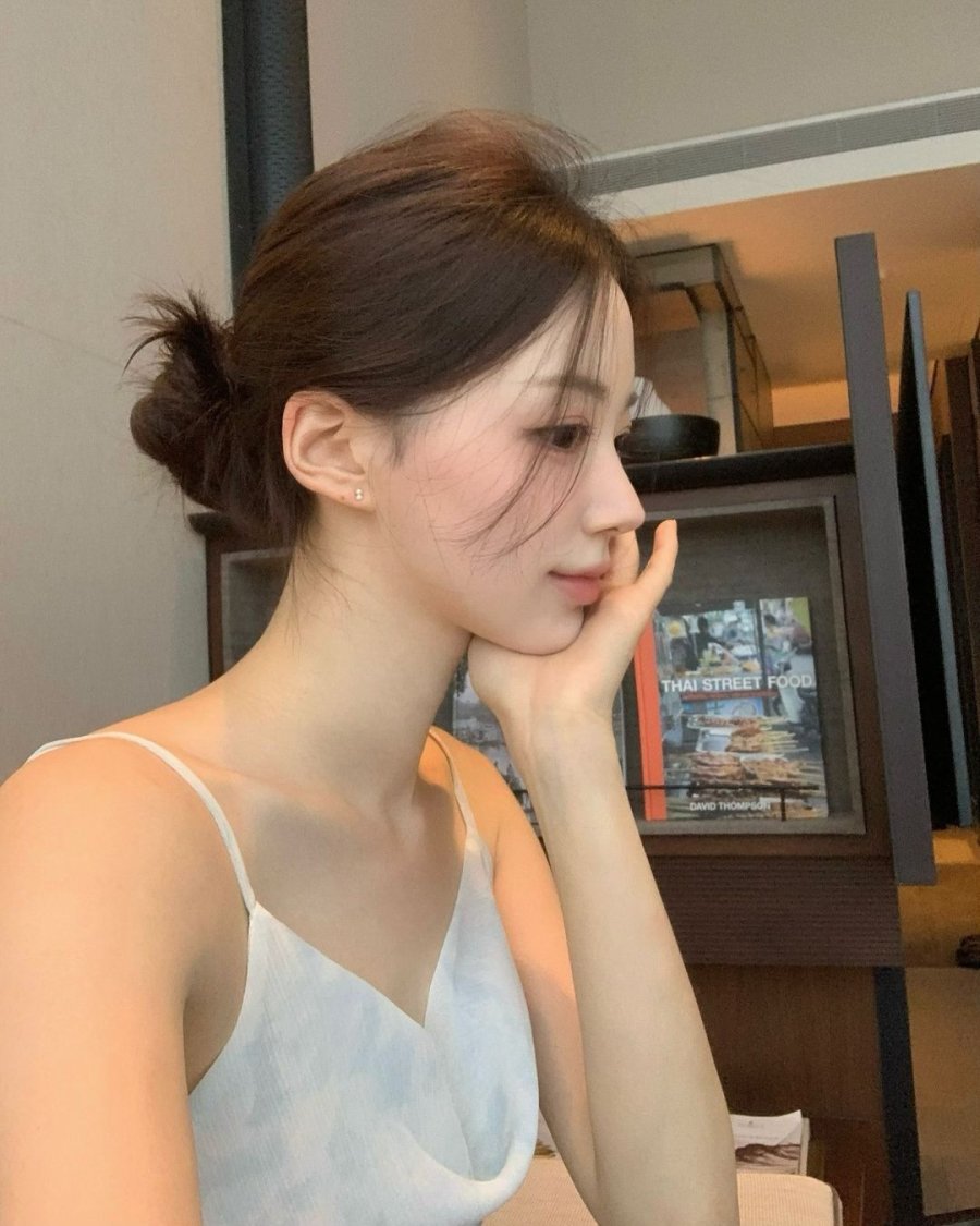 Loại bỏ tế bào chết nhẹ nhàng và cung cấp độ ẩm, hỗn hợp bột yến mạch và sữa chua sẽ mang đến cho bạn làn da mềm mịn, tươi trẻ.