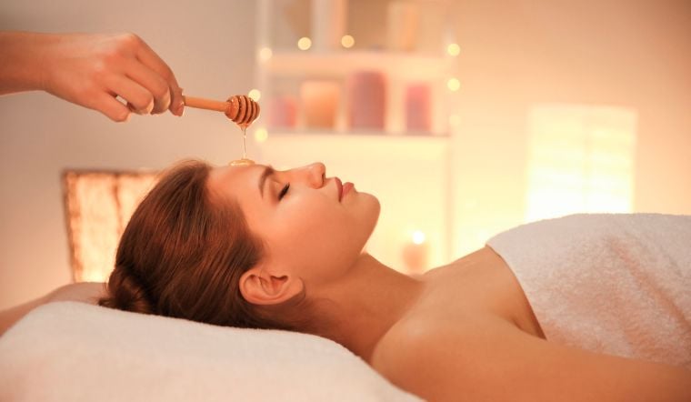 Tính chất chống viêm, kháng khuẩn của mật ong có thể làm giảm viêm, thúc đẩy quá trình chữa lành da.