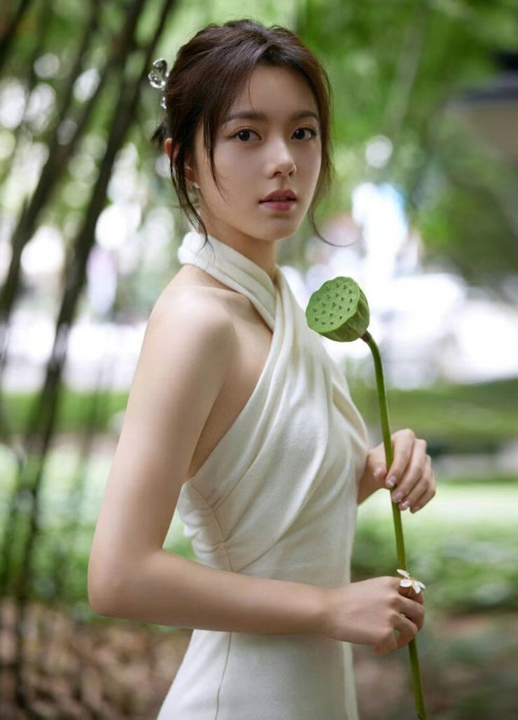 Để có một kiểu tóc búi Trung Hoa hoàn hảo, bạn cần chuẩn bị tóc thật kỹ.