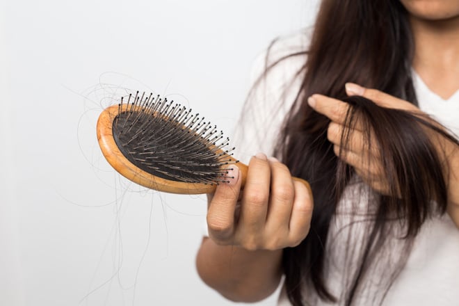 Gội đầu quá thường xuyên không phải là cách tốt để chăm sóc tóc.