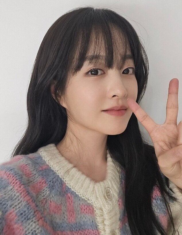 Không chỉ có thói quen ăn uống khoa học, Park Bo Young còn rất chú trọng đến việc duy trì thói quen uống nước.