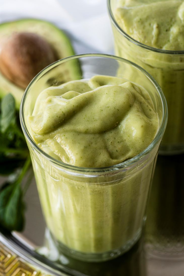 Sinh tố protein bơ cải bó xôi.