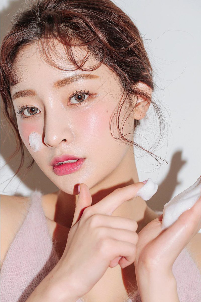 Bạn cần chắc chắn sử dụng kem chống nắng với chỉ số chống nắng SPF phù hợp, bôi đều lên da vào mỗi ngày và thoa lại kem chống nắng nếu cần.
