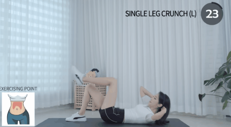 Bắt đầu với tư thế nằm áp sát lưng xuống thảm, co 1 chân lên chân còn lại duỗi căng và nâng cao, đồng thời nâng đầu cổ và chú ý chạm khuỷu tay vào đầu gối. Thực hiện chân nọ tay kia để động tác tác động sâu hơn vào các nhóm cơ bụng trên.
