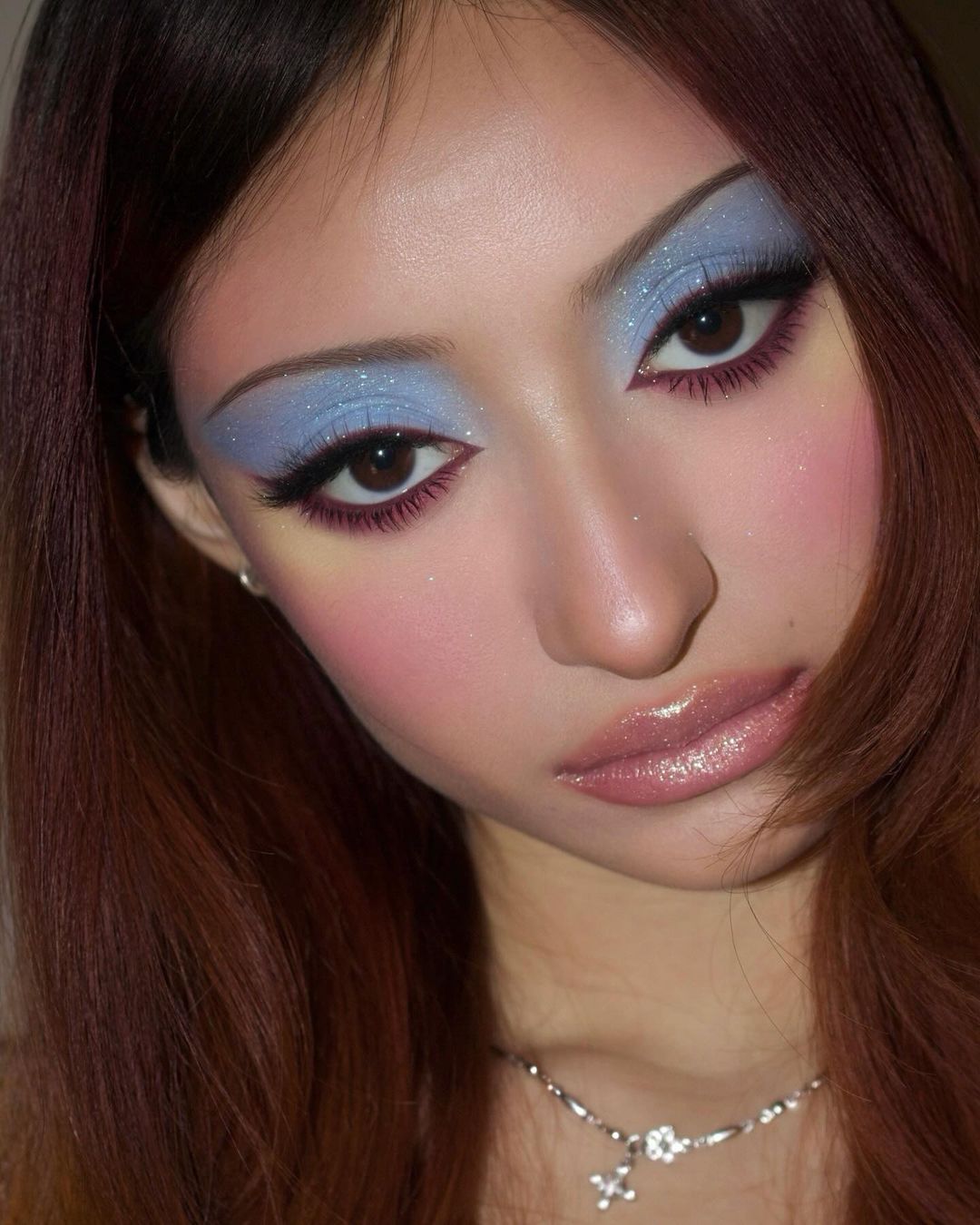 glamxbrit trang diểm Y2K