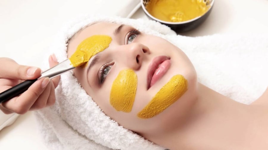 Mặt nạ trị nám và tàn nhang từ nghệ và sữa tươi