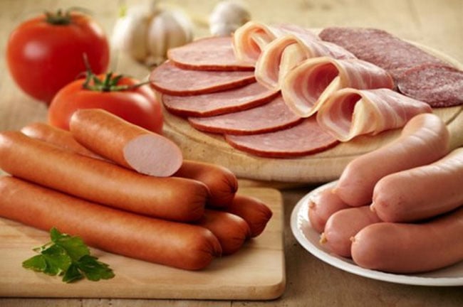Thịt chế biến sẵn có thể gây ra các vấn đề sức khỏe bao gồm tăng cân và một loạt bệnh tật.