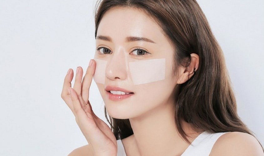 Các pad này có chứa các thành phần như AHA, BHA hoặc enzyme giúp loại bỏ lớp da chết mà không gây kích ứng da.