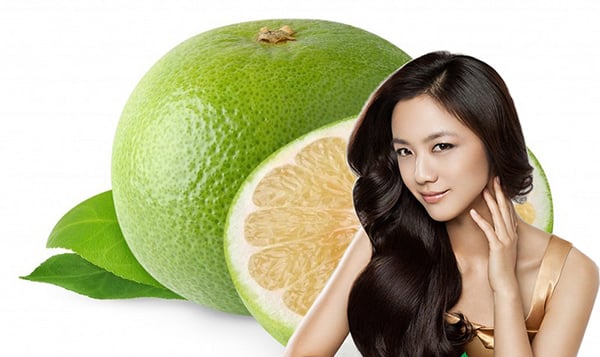 Vỏ bưởi có chứa vitamin A, C cùng các thành phần kháng viêm nên rất có ích trong việc hỗ trợ và trị tình trạng tóc rụng.