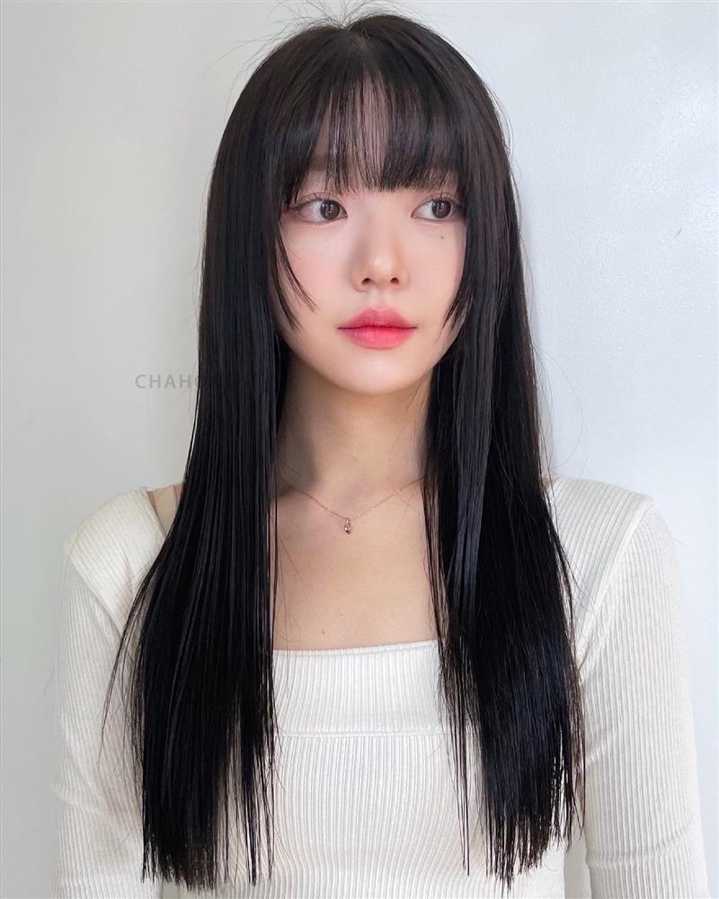 Chị em U40 muốn trẻ trung đừng quên chọn kiểu tóc này cho ngày hè nhé.