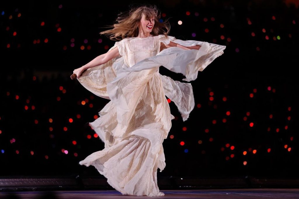 Taylor Swift vui vẻ