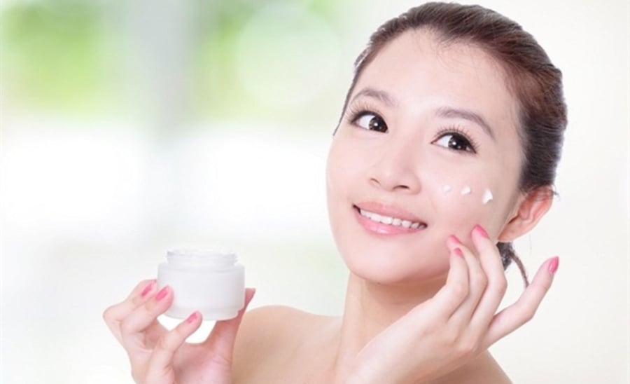 Dây là 6 tác dụng tốt cho làn da, khi bạn áp dụng quy tắc bôi kem dưỡng ẩm ngay 3 giây sau khi rửa mặt. (Ảnh minh họa)