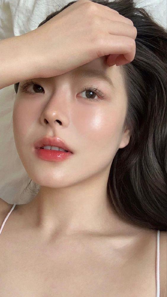 Nước hoa hồng có khả năng ngăn ngừa da khỏi tia UV có hại và còn giúp điều trị rất nhiều bệnh nhiễm trùng da nhẹ.