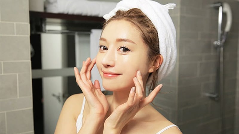 Nên ưu tiên các loại mặt nạ chứa vitamin C, axit trái cây, arbutin... có thể thúc đẩy quá trình chuyển hóa melanin