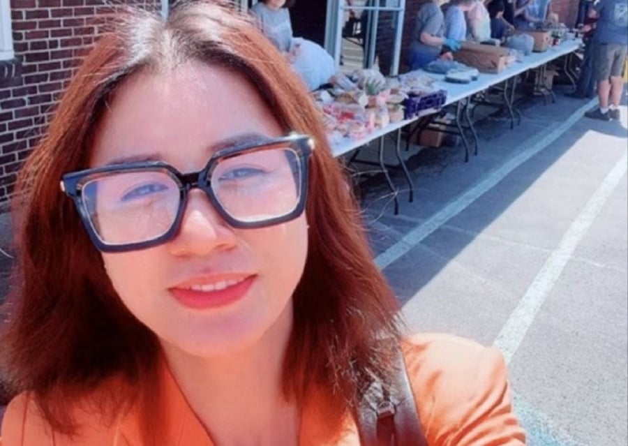Trang Trần chia sẻ hình ảnh hào hứng đi nhận trợ cấp ở Mỹ