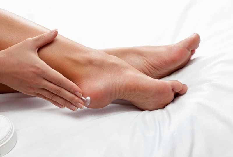 Nhiều bạn đã sử dụng dạng bàn bào để tẩy đi lớp chai này.