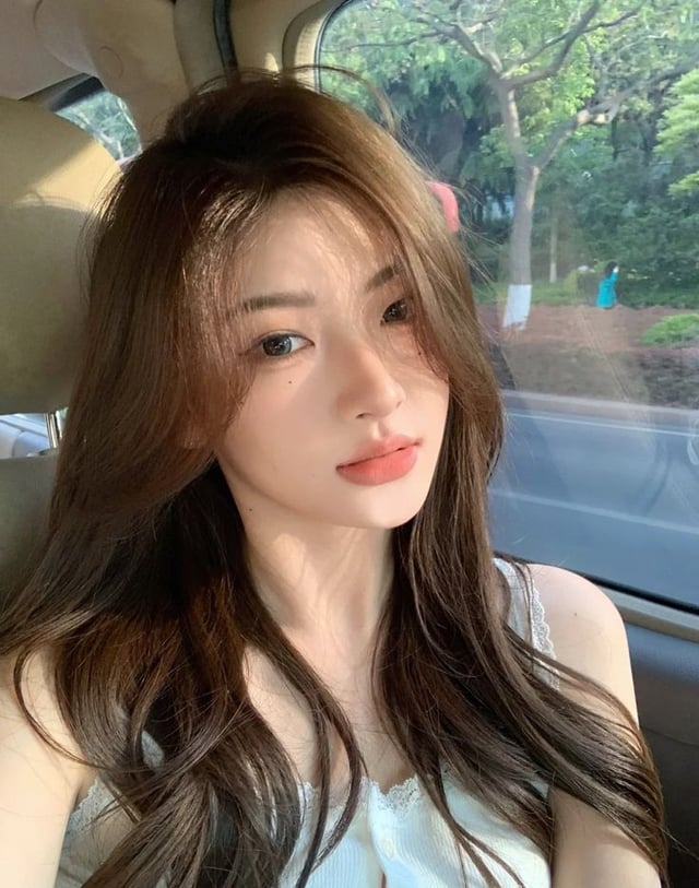 Dùng kem chống nắng hàng ngày là thói quen cơ bản nhất khi chăm sóc da. Tuy nhiên có rất nhiều người lãng quên việc này.