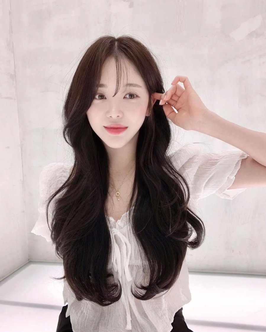 Chỉ cần thoa hỗn hợp ủ tóc lên tóc, tránh thoa dầu xả và hỗn hợp này lên da đầu để hạn chế tình trạng bết và ngứa da đầu.
