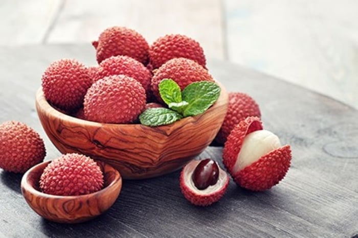 Ăn vải thường xuyên làm cho làn da trở nên mỏng manh, mềm mại và trắng sáng.