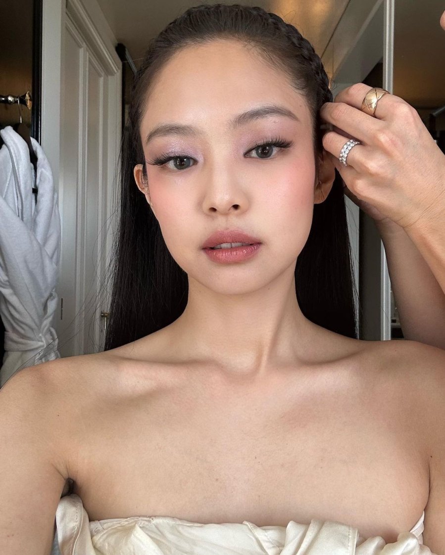 Jennie BLACKPINK luôn biết cách tạo điểm nhấn cho đôi mắt