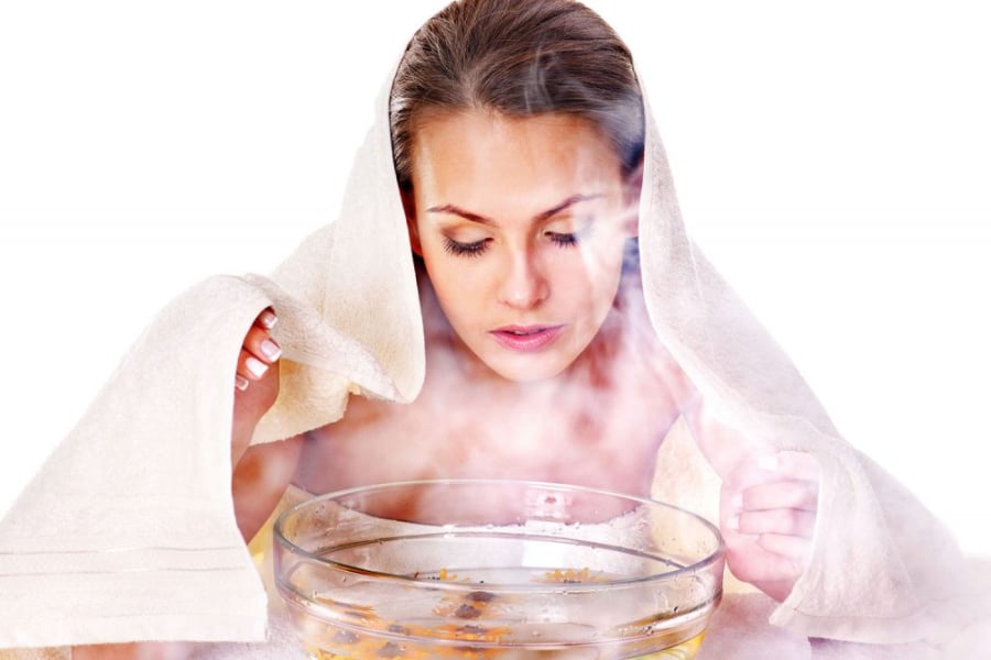 Xông hơi mặt là phương pháp để cho hơi nước nóng tiếp xúc với làn da mặt để làm sạch, giải phóng bã nhờn