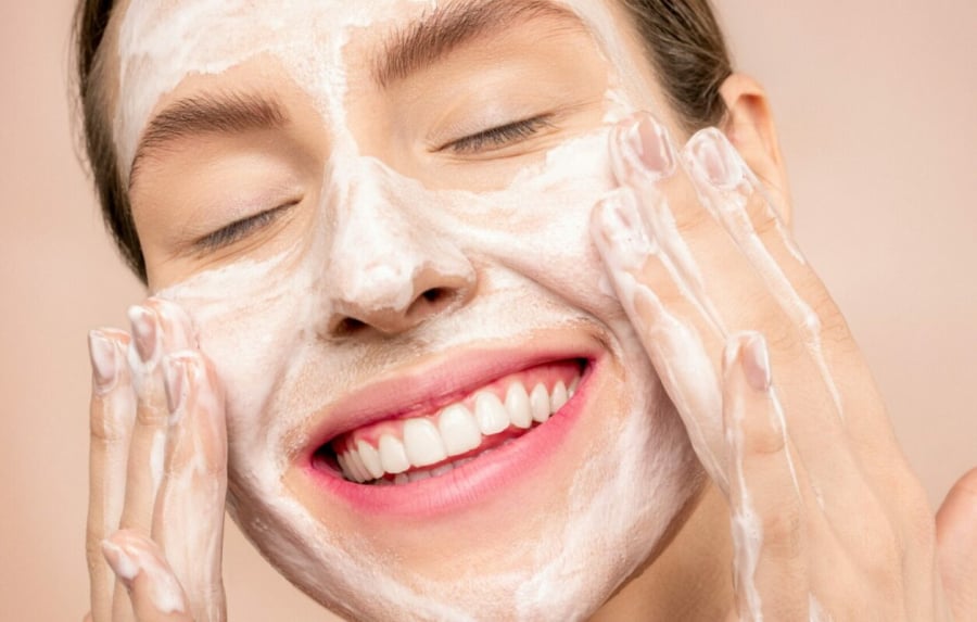 Nếu sữa rửa mặt của bạn tạo nhiều bọt thì rất có thể nó có chứa sunfat.