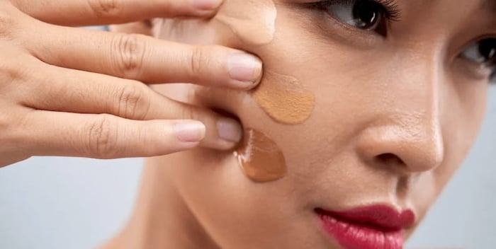 Kem nền dùng để che đi các khuyết điểm trên mặt bạn, giúp bạn tự tin hơn
