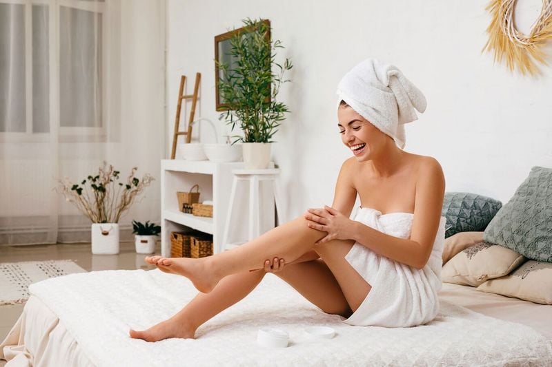 Tẩy tế bào chết nloaij bỏ lớp da xỉn màu, thâm nám và tàn nhang.