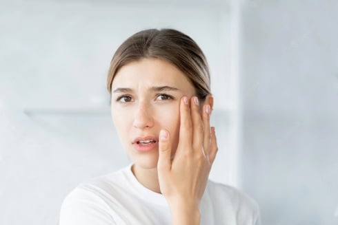 Chỉ cần chọn sai màu và tạo ra một lớp kem quá dày trên mặt bạn trông sẽ già đi vài tuổi.