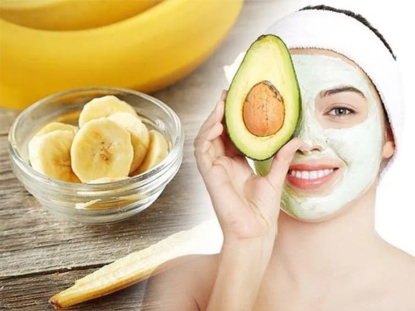 Mặt nạ bơ chuối dưỡng ẩm da, giúp da trở nên khỏe mạnh và mịn màng.