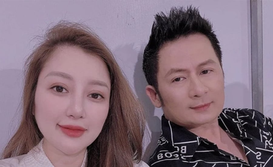 Anh chia sẻ, mỗi dịp lễ hay sinh nhật bạn gái, anh không quên mua quà, gửi gắm lời yêu thương cho cô.