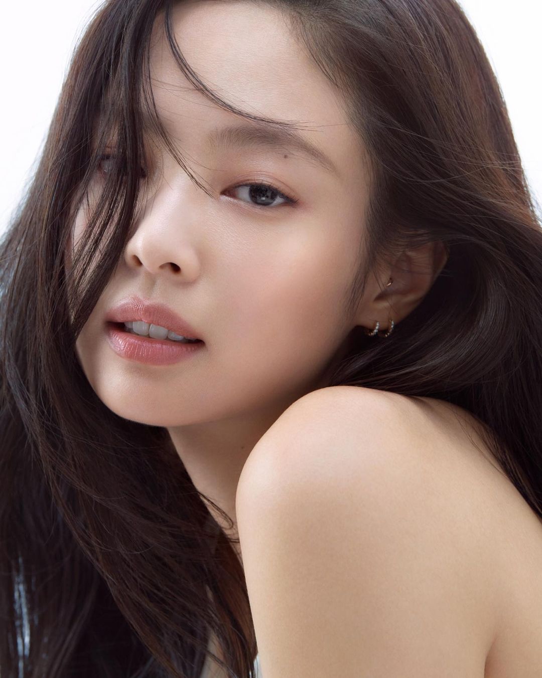Sữa non Colostrum: Jennie làn da căng bóng