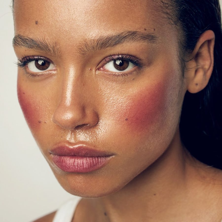 Với boyfriend blush càng thao tác ẩu, kém chính xác thì độ loang màu càng tự nhiên.