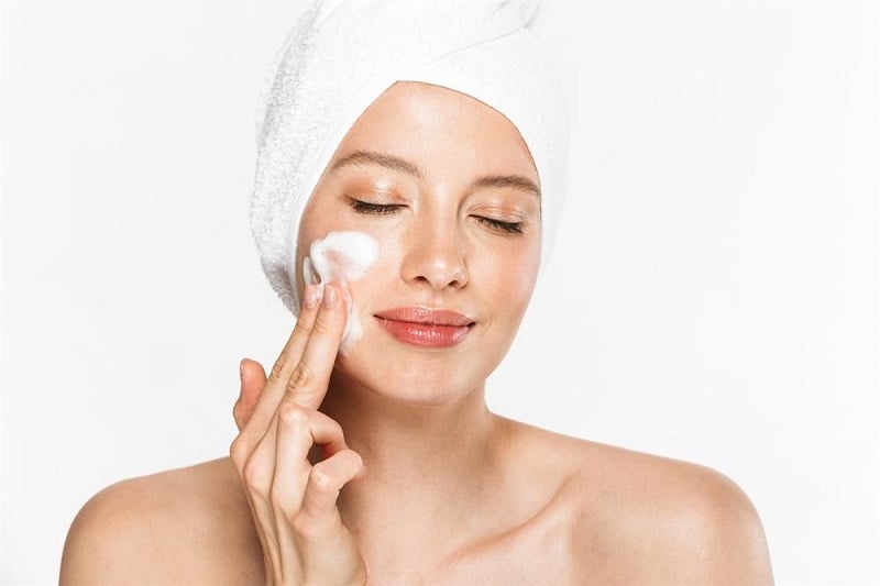 Ban đêm lại là khoảng thời gian thuận lợi để da có thể tự tái tạo và phục hồi, sản sinh ra nhiều collagen