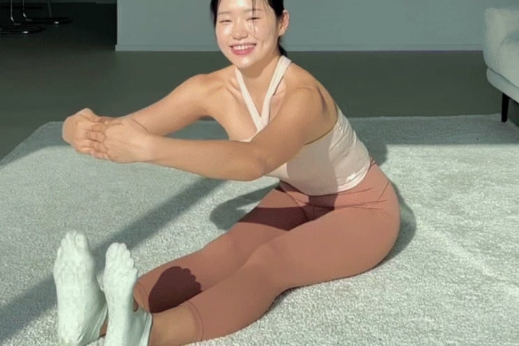 Động tác này giúp đốt mỡ rất tốt cho phần góc đùi và bụng dưới, thậm chí cả vùng lưng.