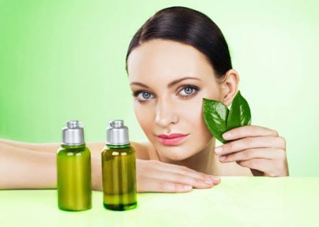 Chị em cũng có thể dùng trà xanh làm đẹp với những công thức đơn giản.