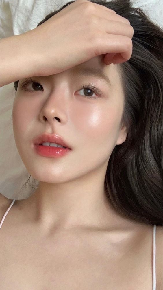 Ưu điểm của loại hoạt chất là giúp tăng sinh collagen, tái tạo tế bào mới.