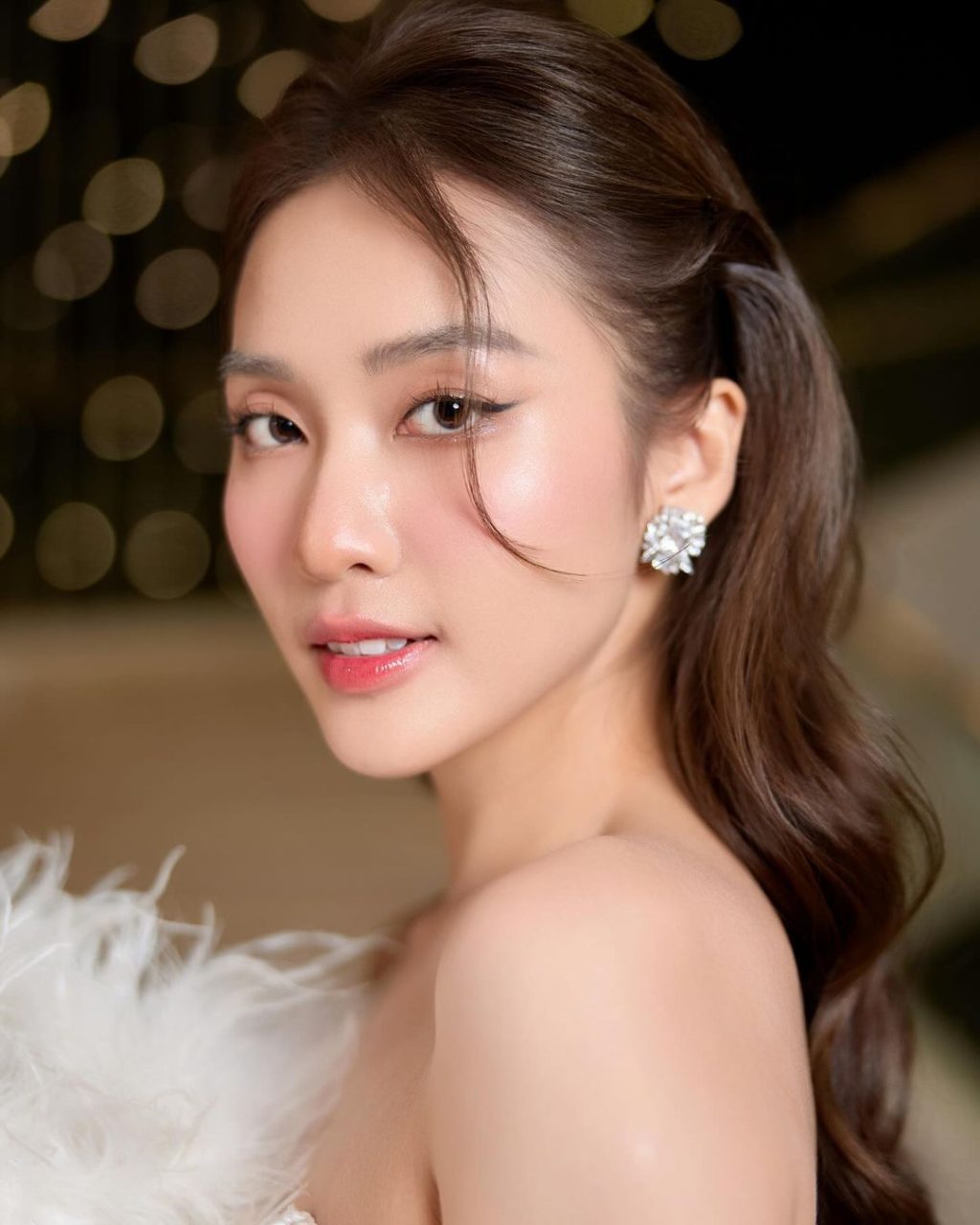 Khả Ngân sở hữu sắc diện và vóc dáng rạng ngời